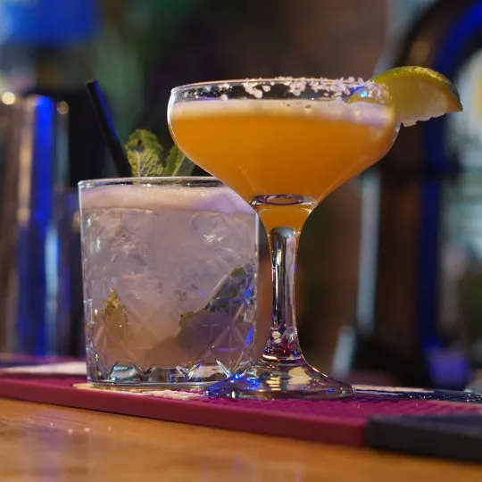 Common Bar & Kitchen